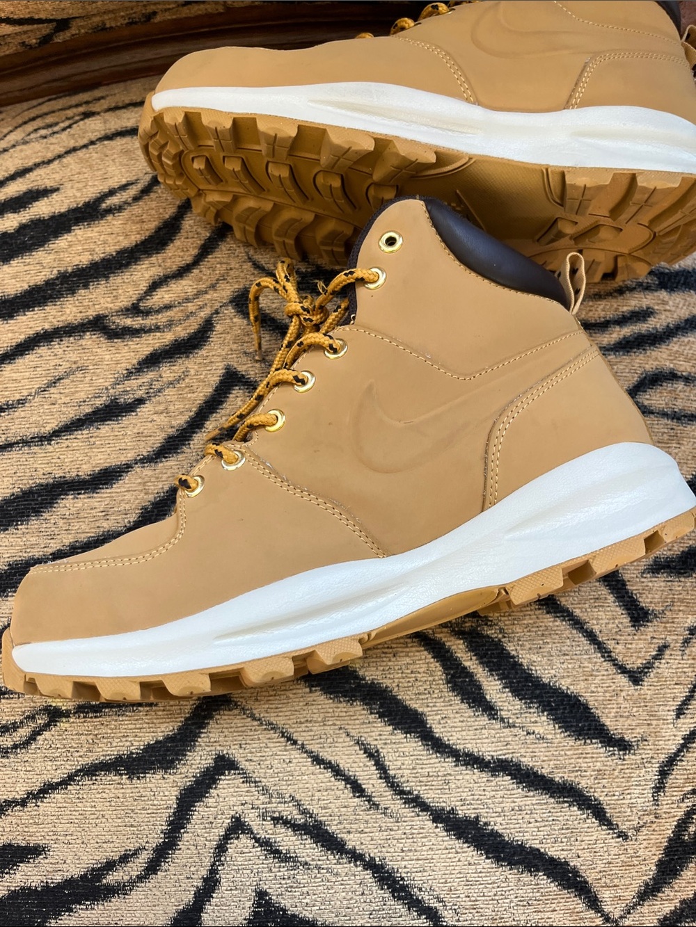 Nike Manoa Mens 8.5 Tan and Black Work Boot - Picture 11 of 16